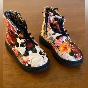 Colorful Girls water resistant ankle boots.